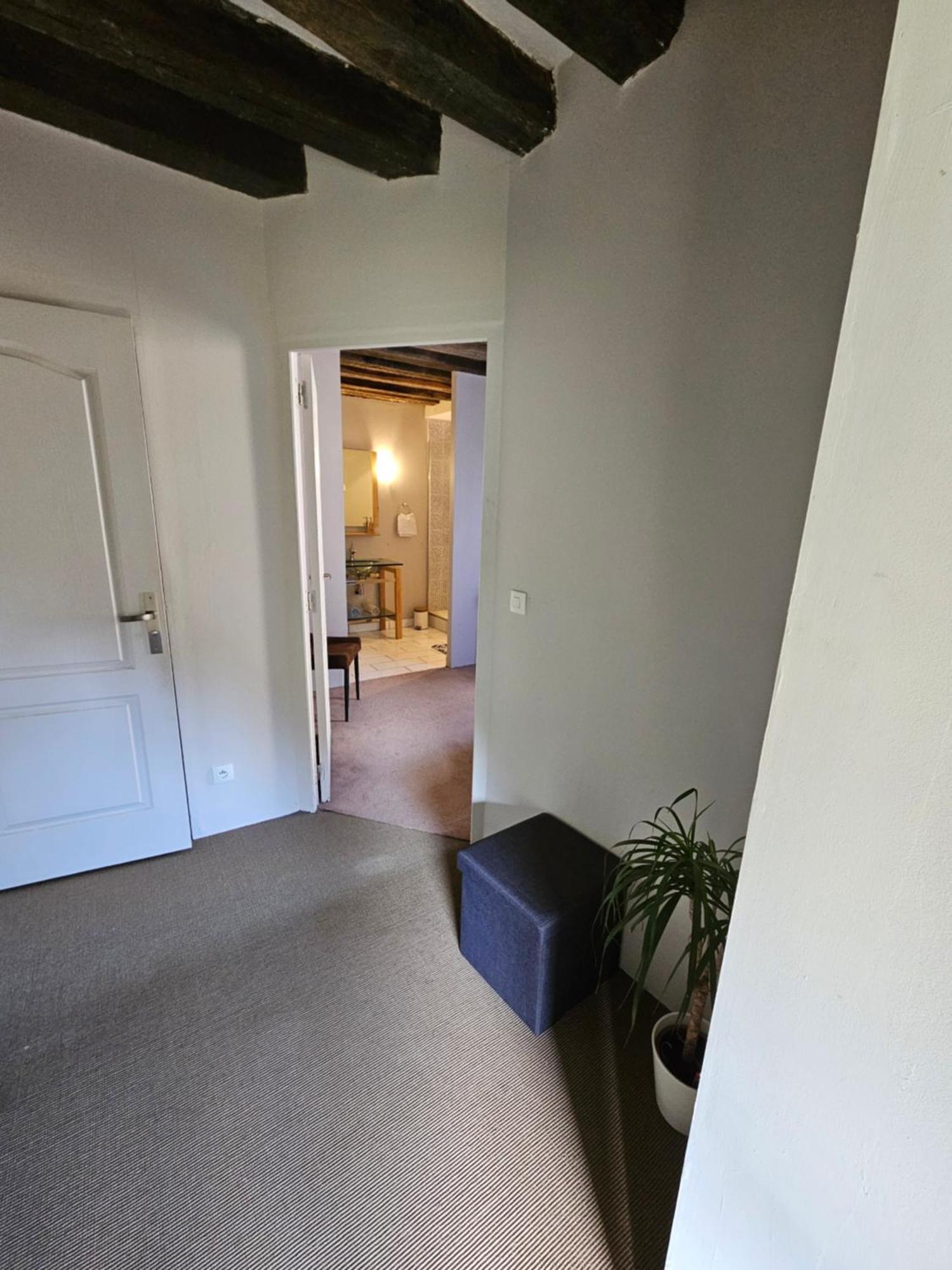 Chambre Avec Salle De Bain Hotel Donzy Bagian luar foto