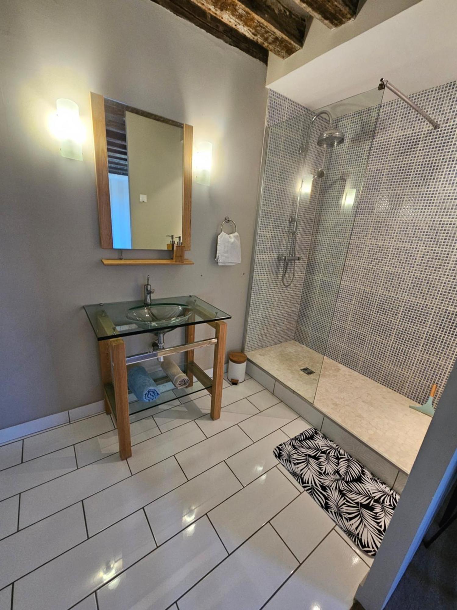 Chambre Avec Salle De Bain Hotel Donzy Bagian luar foto