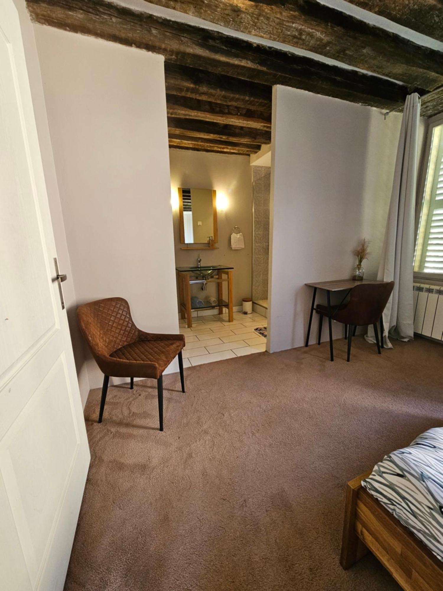 Chambre Avec Salle De Bain Hotel Donzy Bagian luar foto